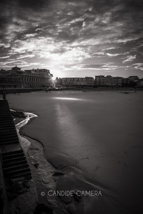 LE DERNIER RAYON – Série « Fenêtres sur cour » – Cités de la côte d’émeraude